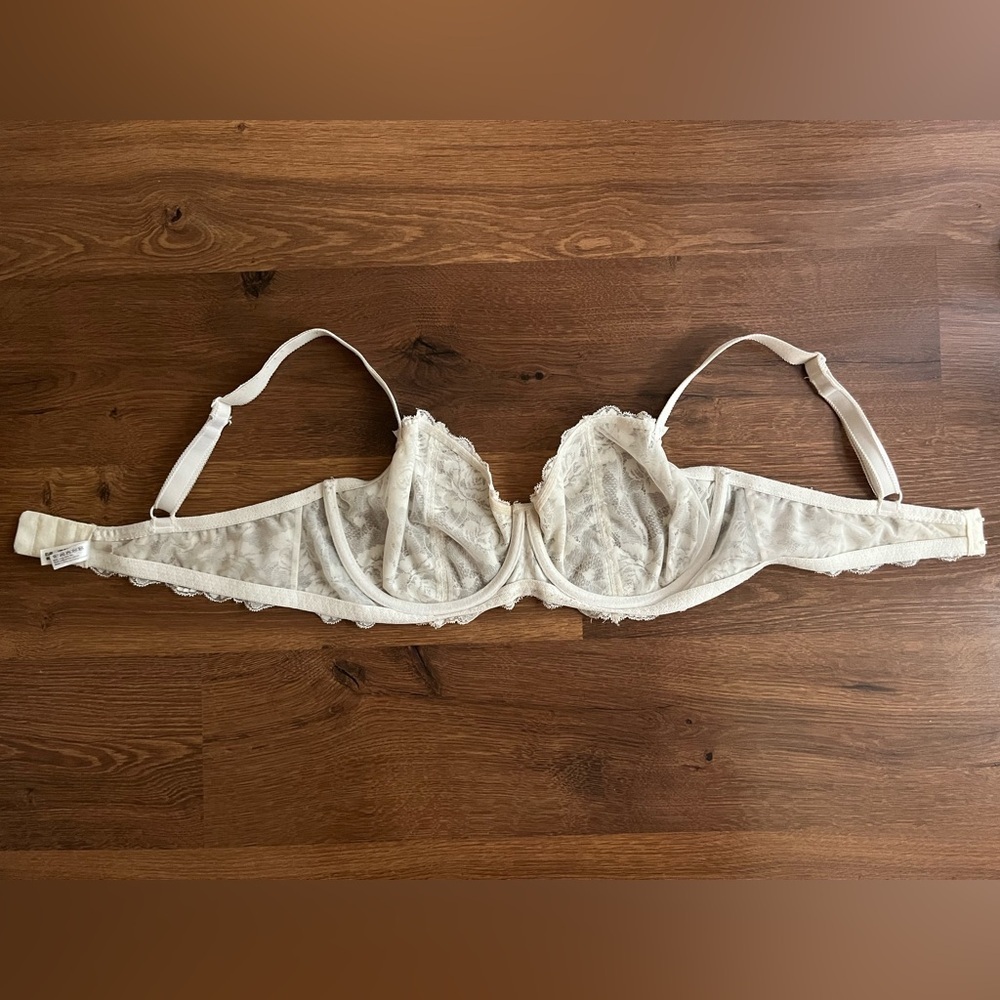 Change Lingerie « White Lace Sexy Bowtie Bra » — Size 80E / US-UK 36E / FR 95E - Picture 11 of 11